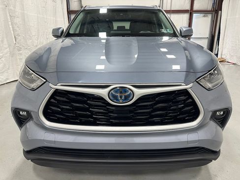 Used 2020 Toyota Highlander XLE AWD/4WD image 2