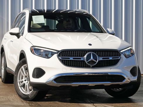 Used 2025 Mercedes-Benz GLC 300 image 4