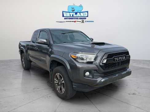 Used 2017 Toyota Tacoma TRD Sport image 36