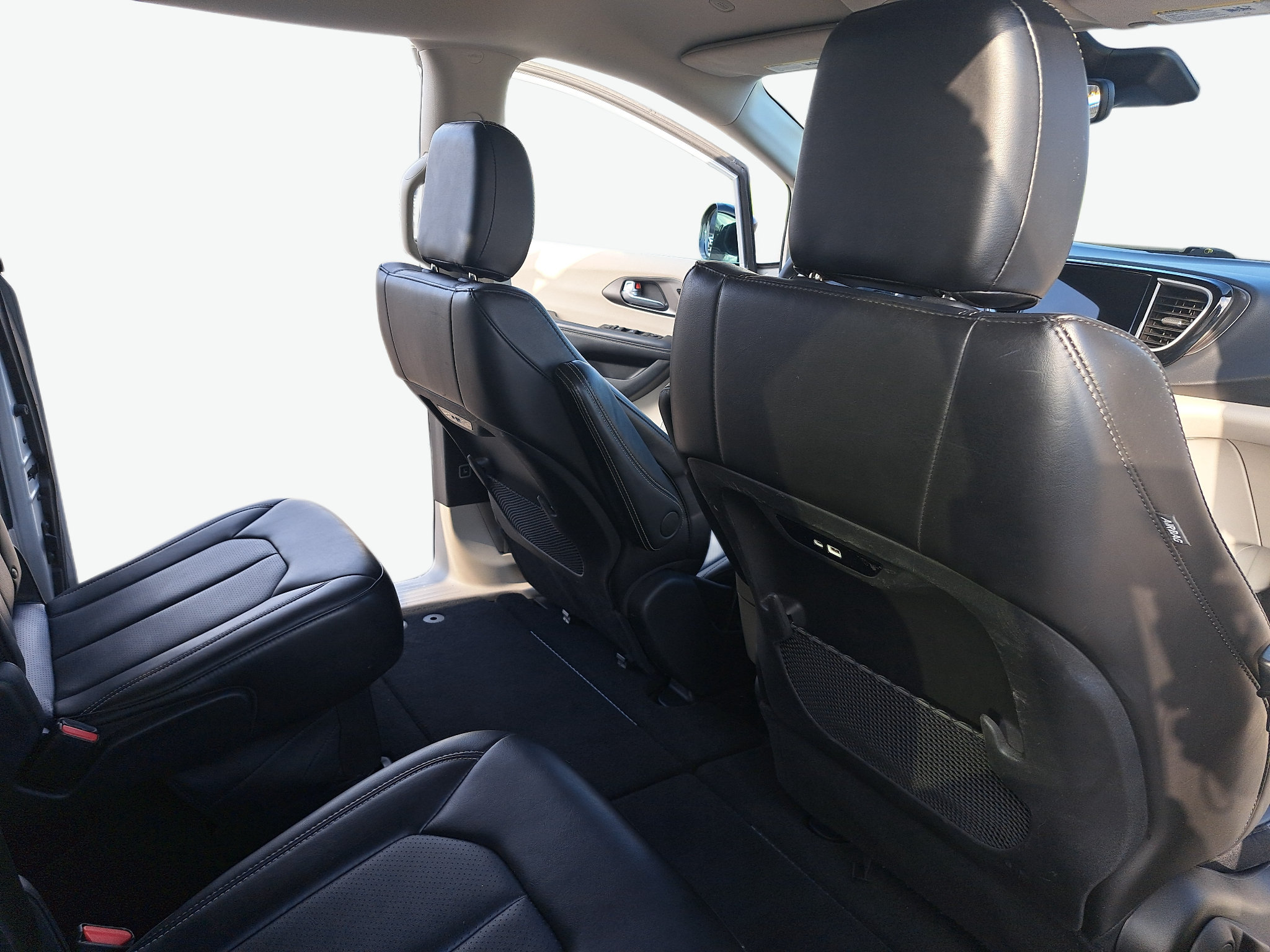 Used 2024 Chrysler Pacifica Touring-L FWD image 12
