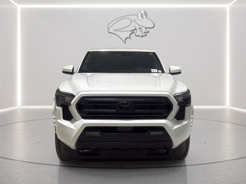 Used 2024 Toyota Tacoma SR5 AWD/4WD image 2