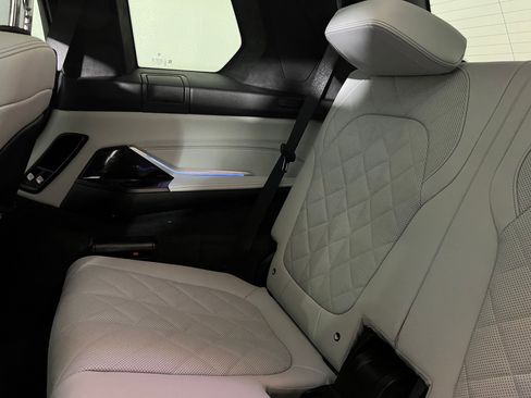 Used 2025 BMW X7 xDrive40i image 34