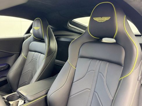 Used 2025 Aston Martin V8 Vantage Coupe image 44