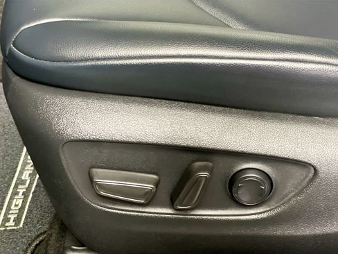 Used 2023 Toyota Highlander XLE image 15