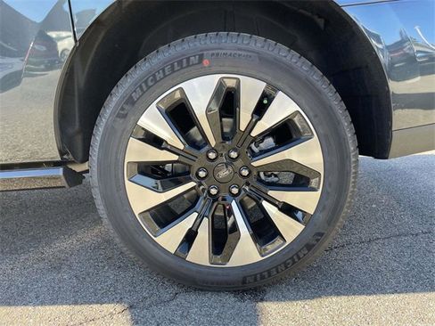 New 2025 Ford Expedition Max Platinum w/ Driver's Package image 4