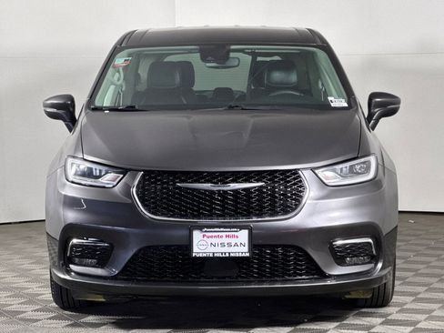 Used 2023 Chrysler Pacifica Touring-L FWD image 6