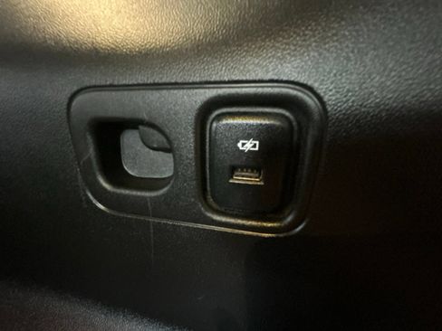 Used 2017 GMC Acadia SLE w/ Driver Alert Package I AWD/4WD image 16