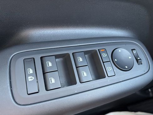 Certified 2025 Hyundai Santa Fe SE image 26