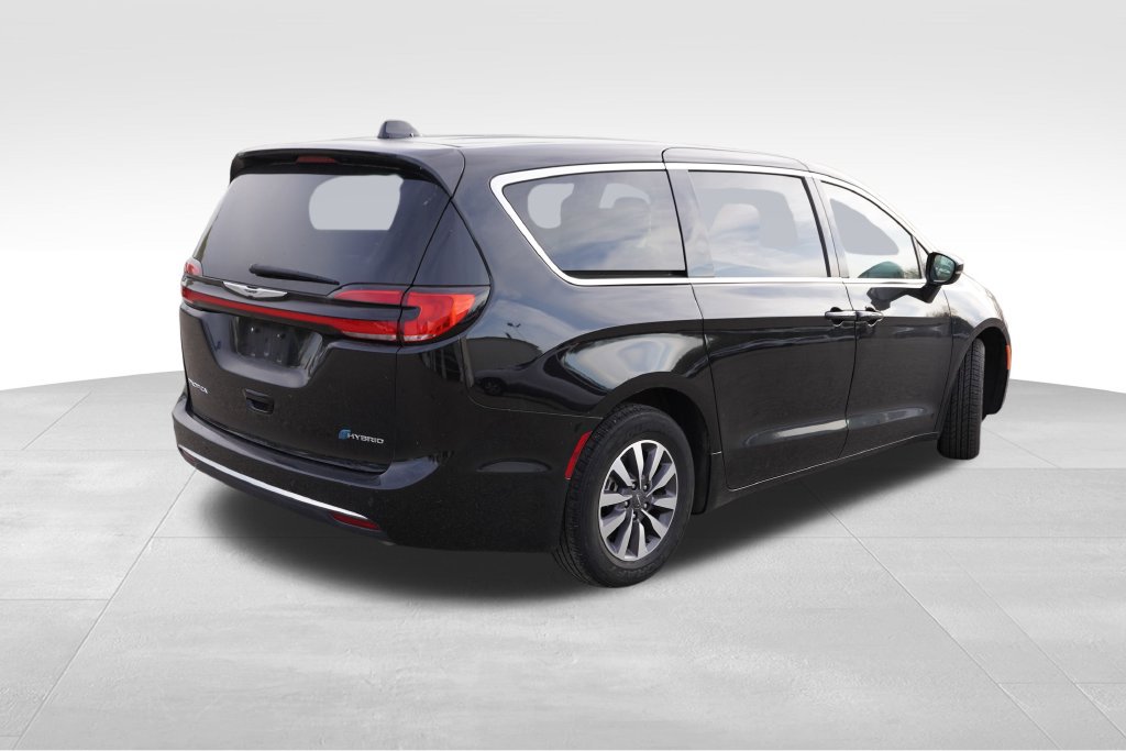 Certified 2024 Chrysler Pacifica Limited FWD image 3