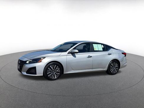 Used 2023 Nissan Altima 2.5 SV image 8