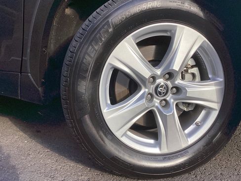 Certified 2024 Toyota Highlander LE image 5