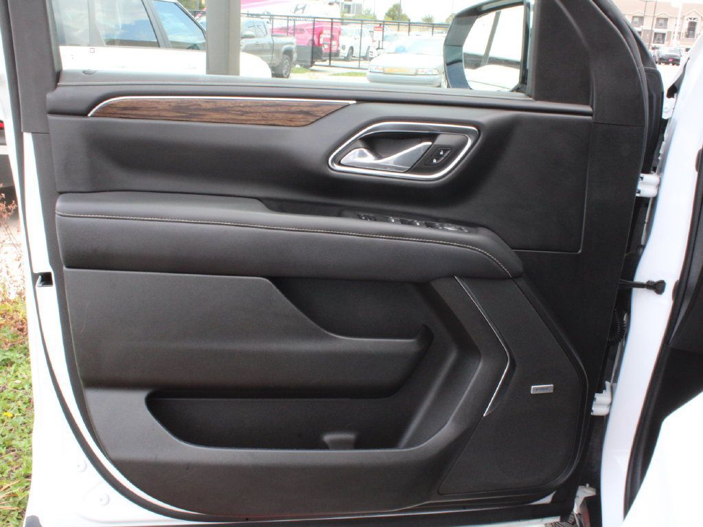 Used 2023 Chevrolet Suburban Premier AWD/4WD image 13