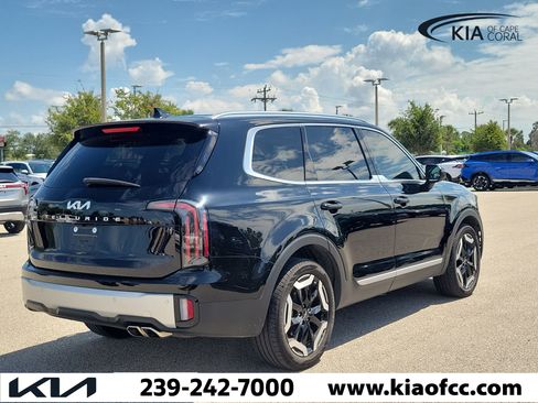 Certified 2024 Kia Telluride EX w/ EX Captain's Chair Package FWD image 6