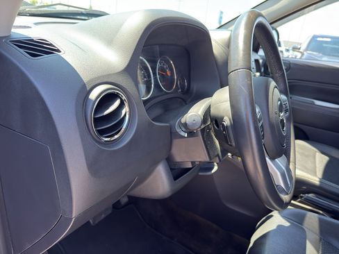 Used 2017 Jeep Compass Latitude AWD/4WD image 14