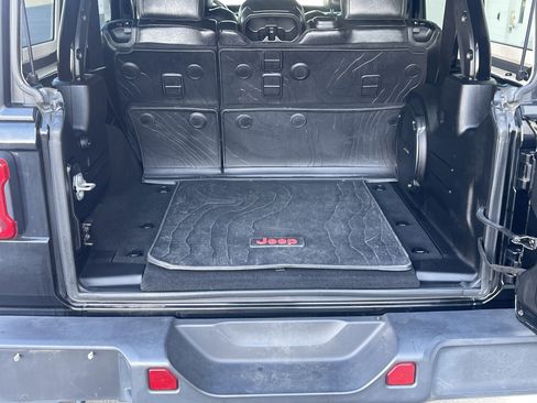 Used 2018 Jeep Wrangler Unlimited Sahara image 30