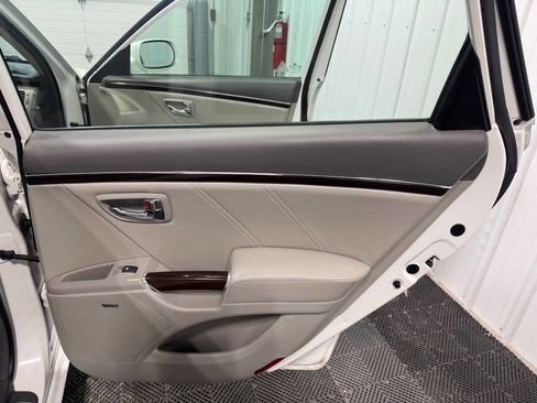 Used 2010 Hyundai Azera Limited w/ Navigation Pkg 3 image 24
