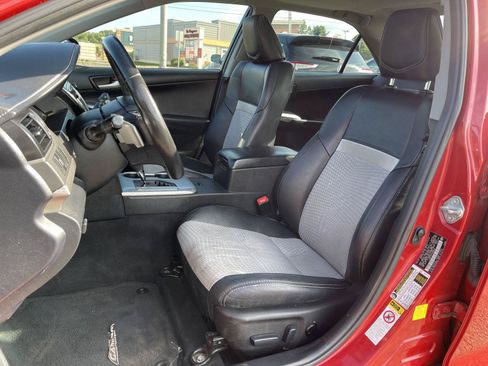 Used 2012 Toyota Camry SE FWD image 12