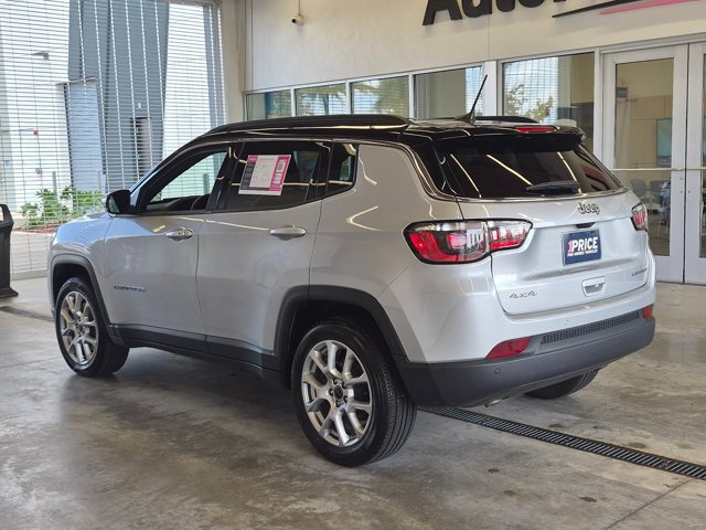 Used 2025 Jeep Compass Limited AWD/4WD image 8