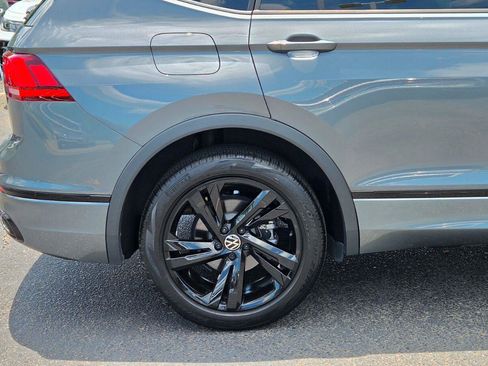 Certified 2024 Volkswagen Tiguan SE R-Line FWD image 15
