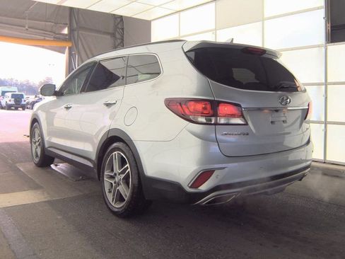 Used 2017 Hyundai Santa Fe SE image 2