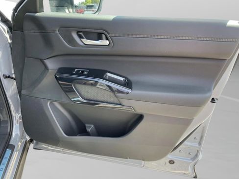 New 2026 Nissan Pathfinder Platinum FWD image 21