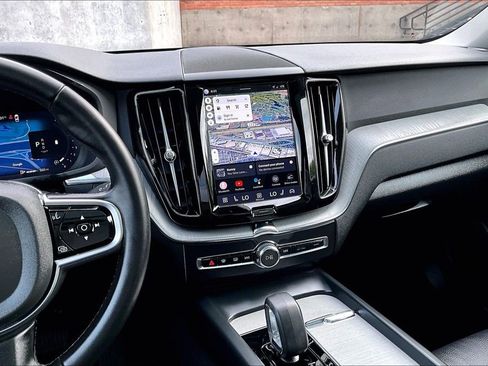 Used 2025 Volvo XC60 B5 Plus AWD/4WD image 9