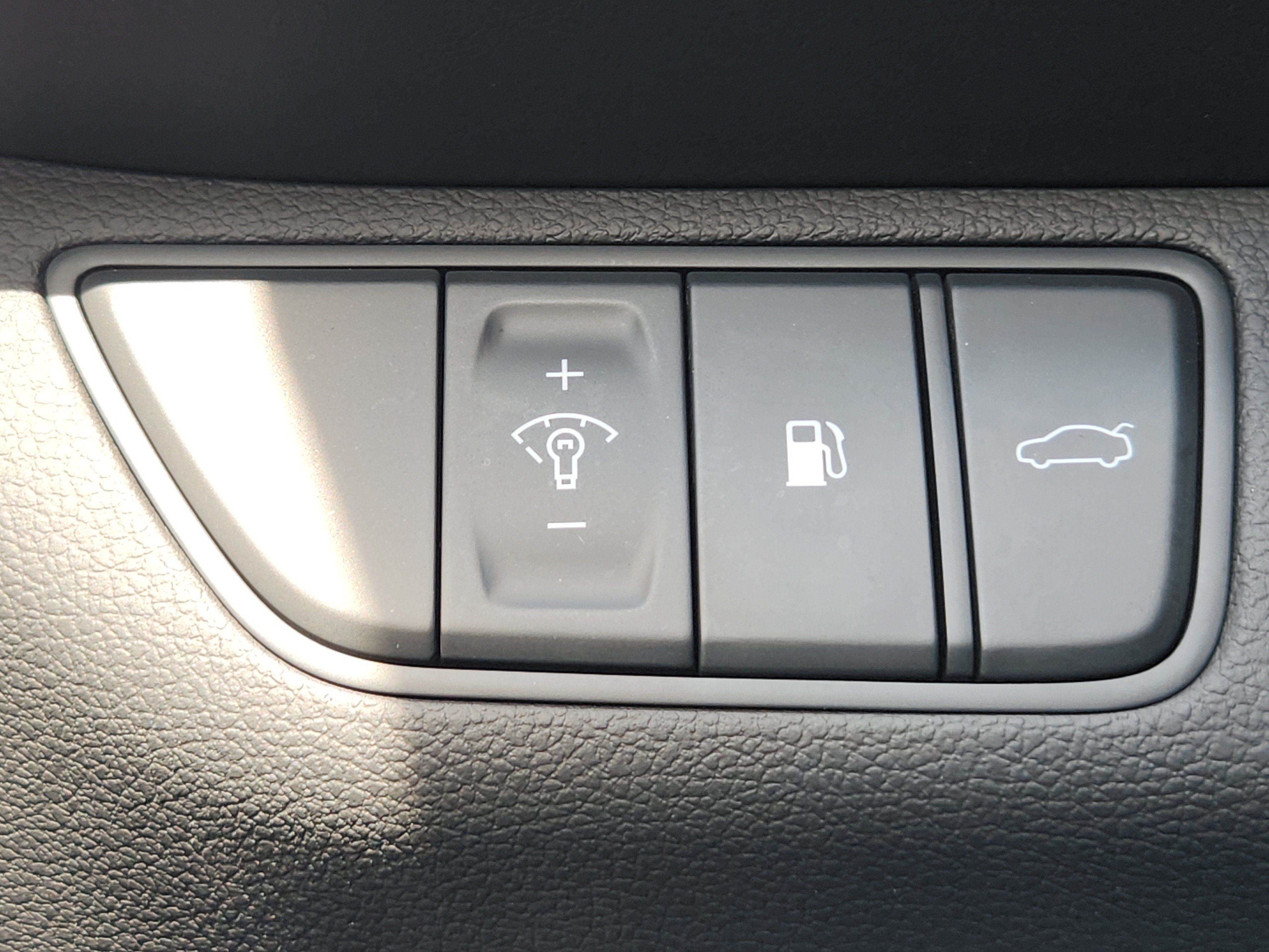 Used 2025 Genesis G70 2.5T RWD image 24