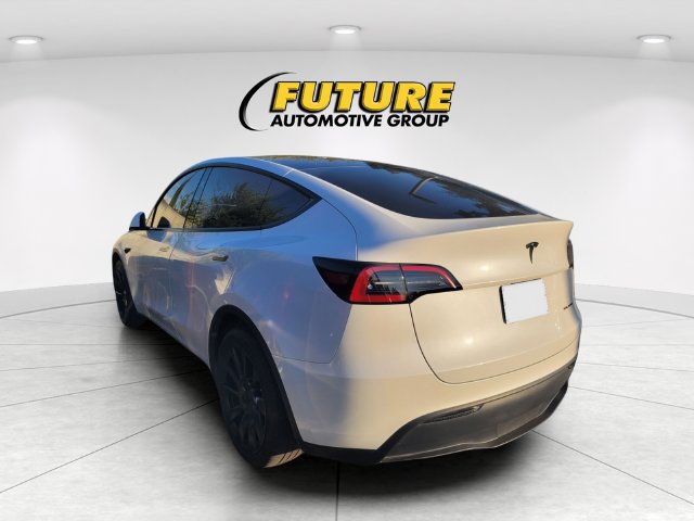 Used 2024 Tesla Model Y Long Range AWD/4WD image 3