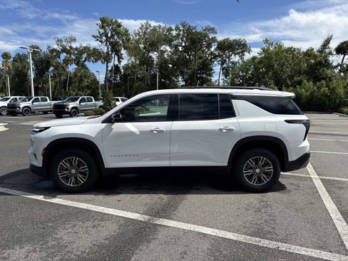Used 2026 Chevrolet Traverse LT w/ Driver Confidence Package FWD image 6