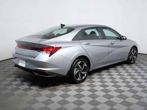 Certified 2023 Hyundai Elantra SEL w/ Convenience Package image 3