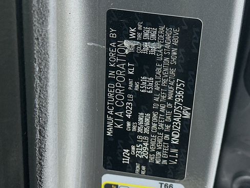 Used 2025 Kia Soul LX w/ LX Technology Package FWD image 12