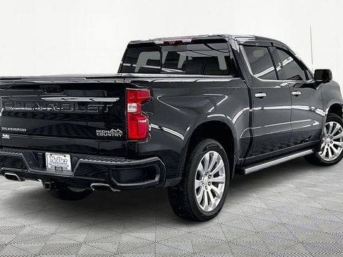 Used 2022 Chevrolet Silverado 1500 High Country w/ Technology Package image 2