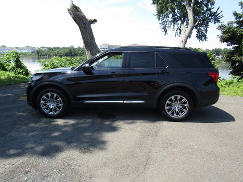 Used 2025 Ford Explorer Active w/ Active Comfort Package AWD/4WD image 4