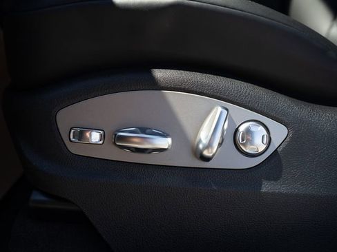 New 2026 Porsche Macan AWD/4WD image 18