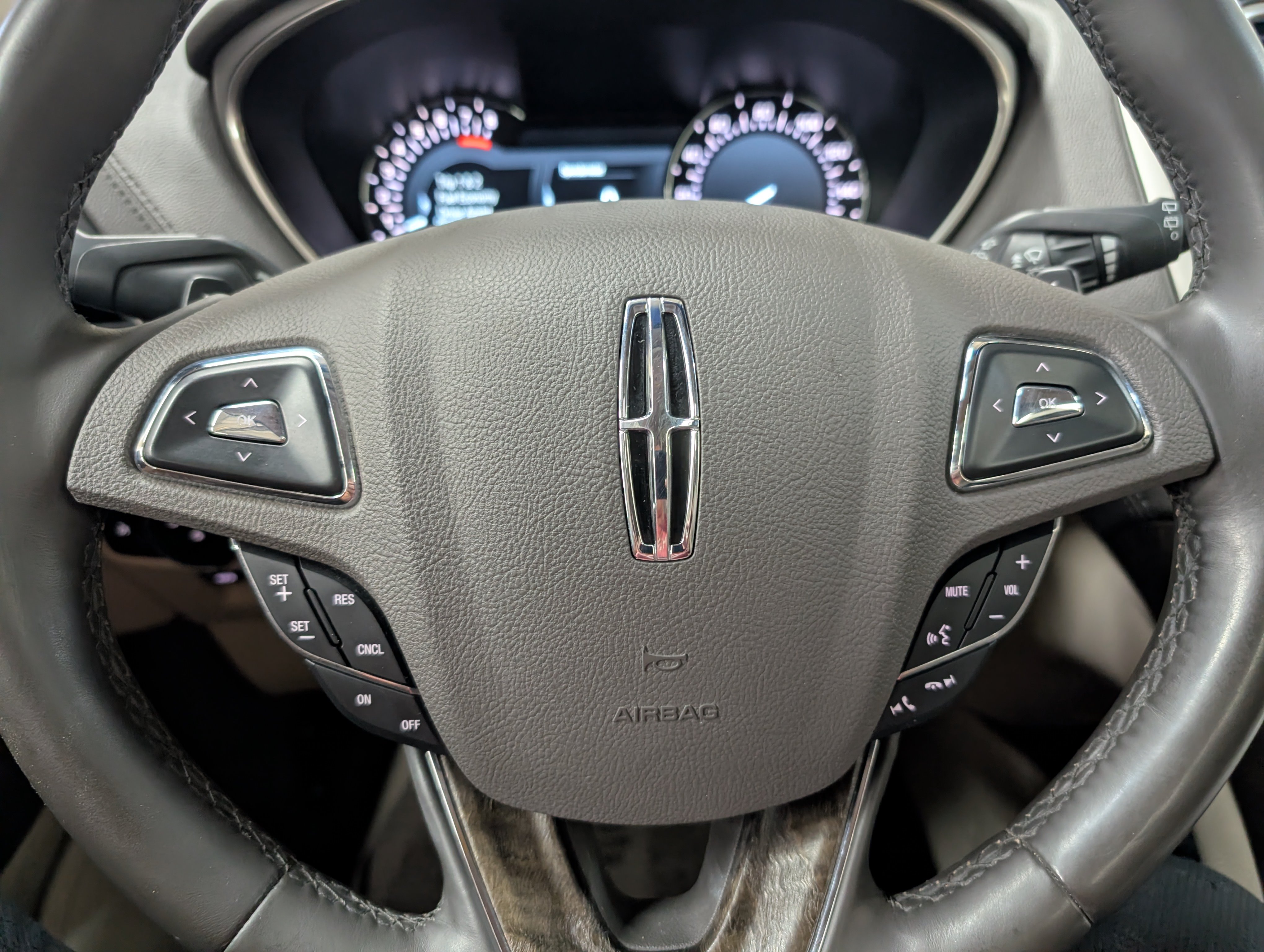 Used 2017 Lincoln MKX Reserve w/ Lincoln MKX Climate Package AWD/4WD image 12