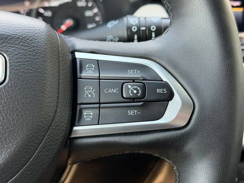 Used 2025 Jeep Compass Limited AWD/4WD image 19