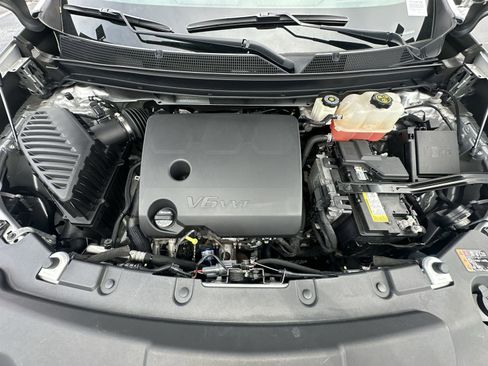 Used 2021 Chevrolet Traverse LT FWD image 34