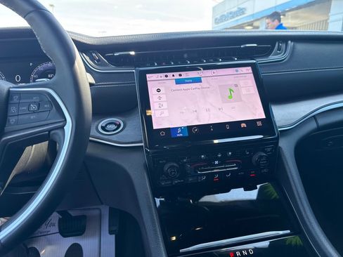 Used 2024 Jeep Grand Cherokee L Limited w/ Luxury Tech Group II image 22