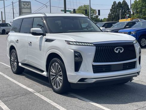 Used 2025 INFINITI QX80 Sensory AWD/4WD image 5