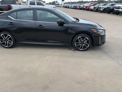 Used 2025 Nissan Sentra SR image 2