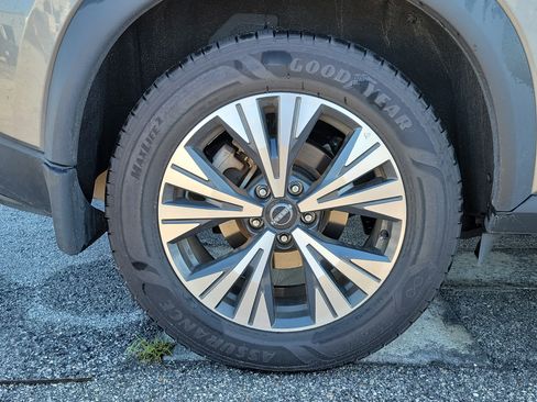 Used 2023 Nissan Rogue SV AWD/4WD image 8