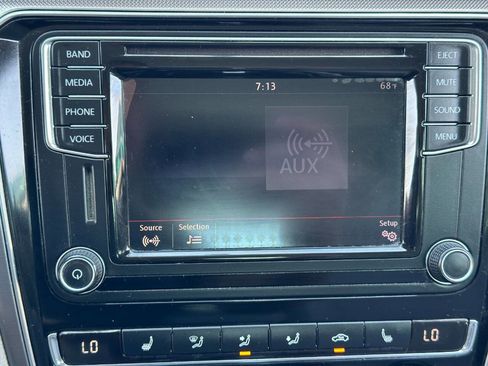 Used 2017 Volkswagen Passat 1.8T R-Line w/ R-Line Lighting Package image 39