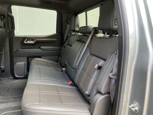 Used 2025 Chevrolet Silverado 1500 High Country w/ Technology Package AWD/4WD image 41