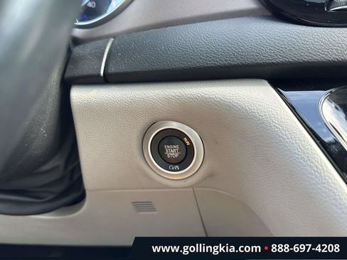 Used 2017 Chrysler Pacifica Touring-L w/ Tire & Wheel Group FWD image 30
