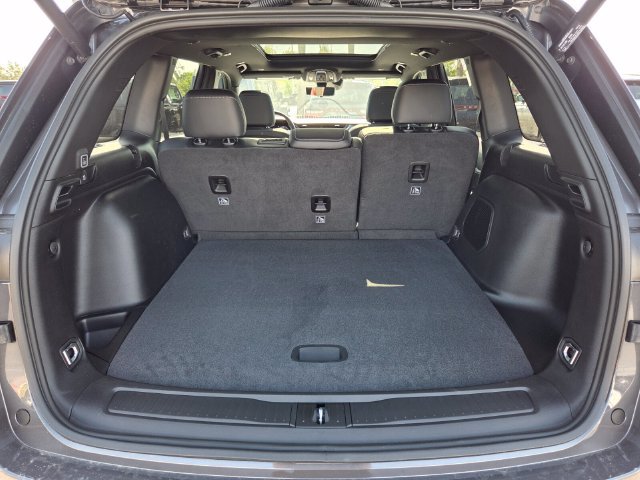 New 2026 Jeep Grand Cherokee Limited w/ Luxury Tech Group II RWD image 15