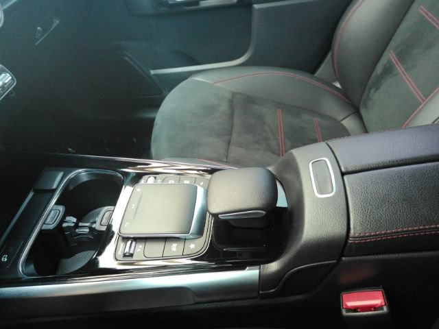 Used 2022 Mercedes-Benz GLB 250 image 40