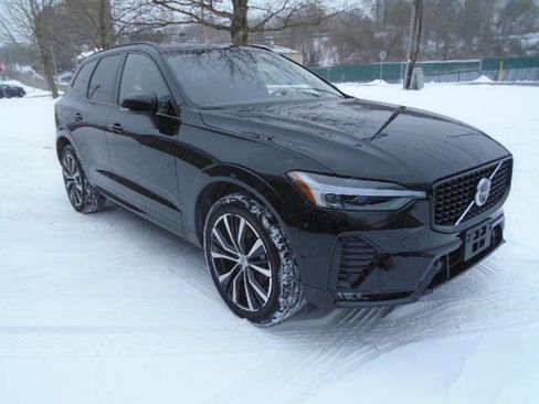 Used 2025 Volvo XC60 B5 Plus image 3