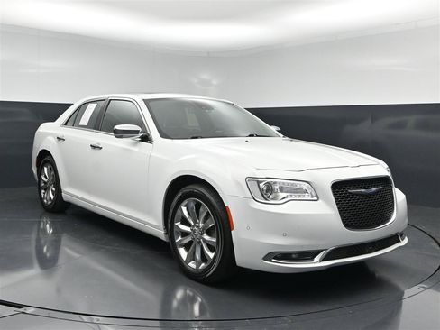 Used 2017 Chrysler 300 C w/ Safetytec Plus Group AWD/4WD image 3