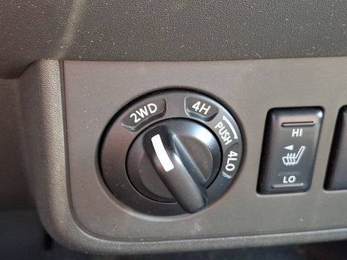 Used 2014 Nissan Frontier PRO-4X w/ Pro-4x Graphics Package AWD/4WD image 23