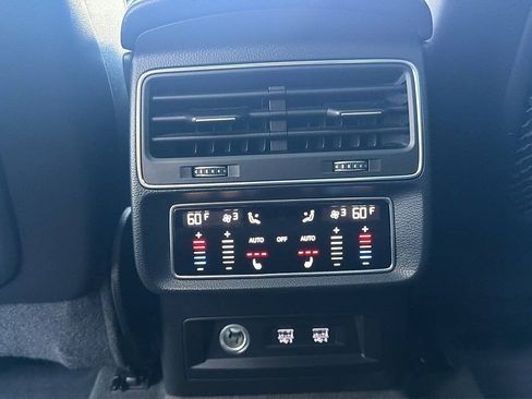 Used 2019 Audi Q8 Premium Plus w/ Premium Plus AWD/4WD image 22